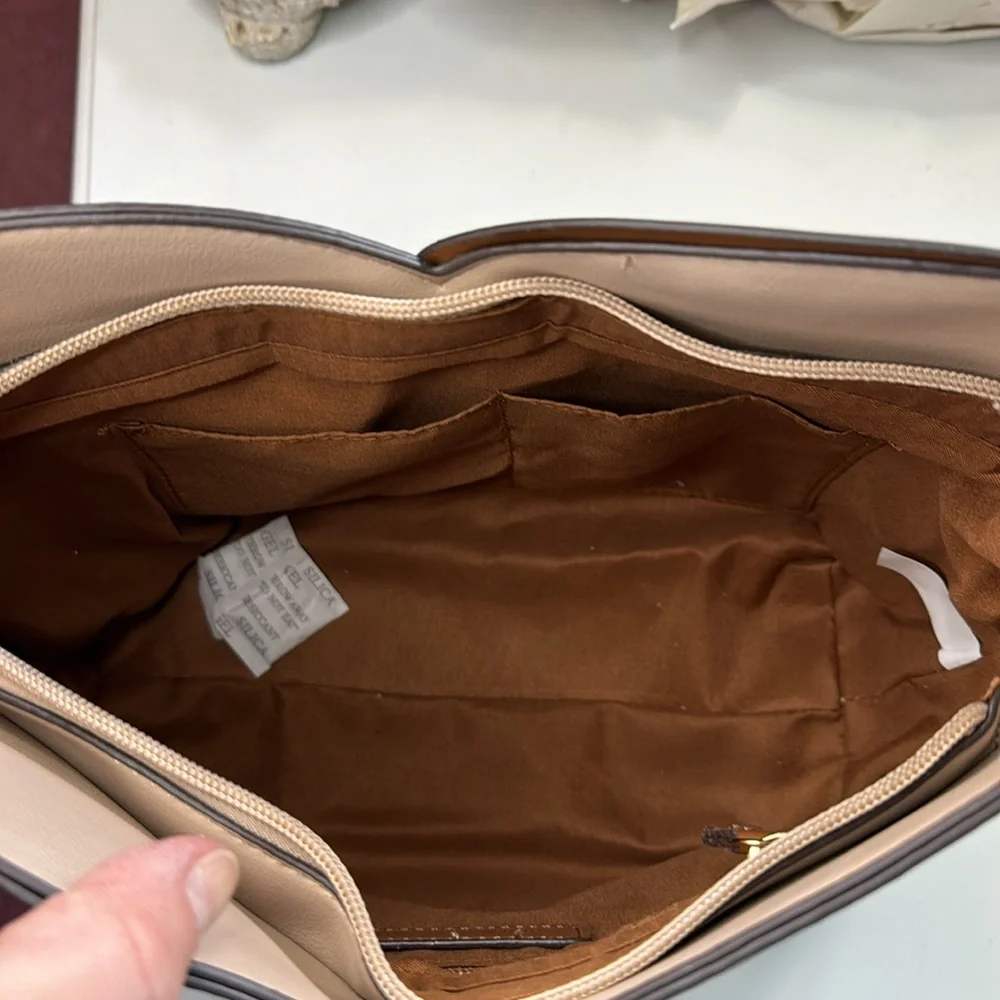 NWT Adrienne Vittadini Serafina Signature Collection Hobo Handbag in Taupe/Cream